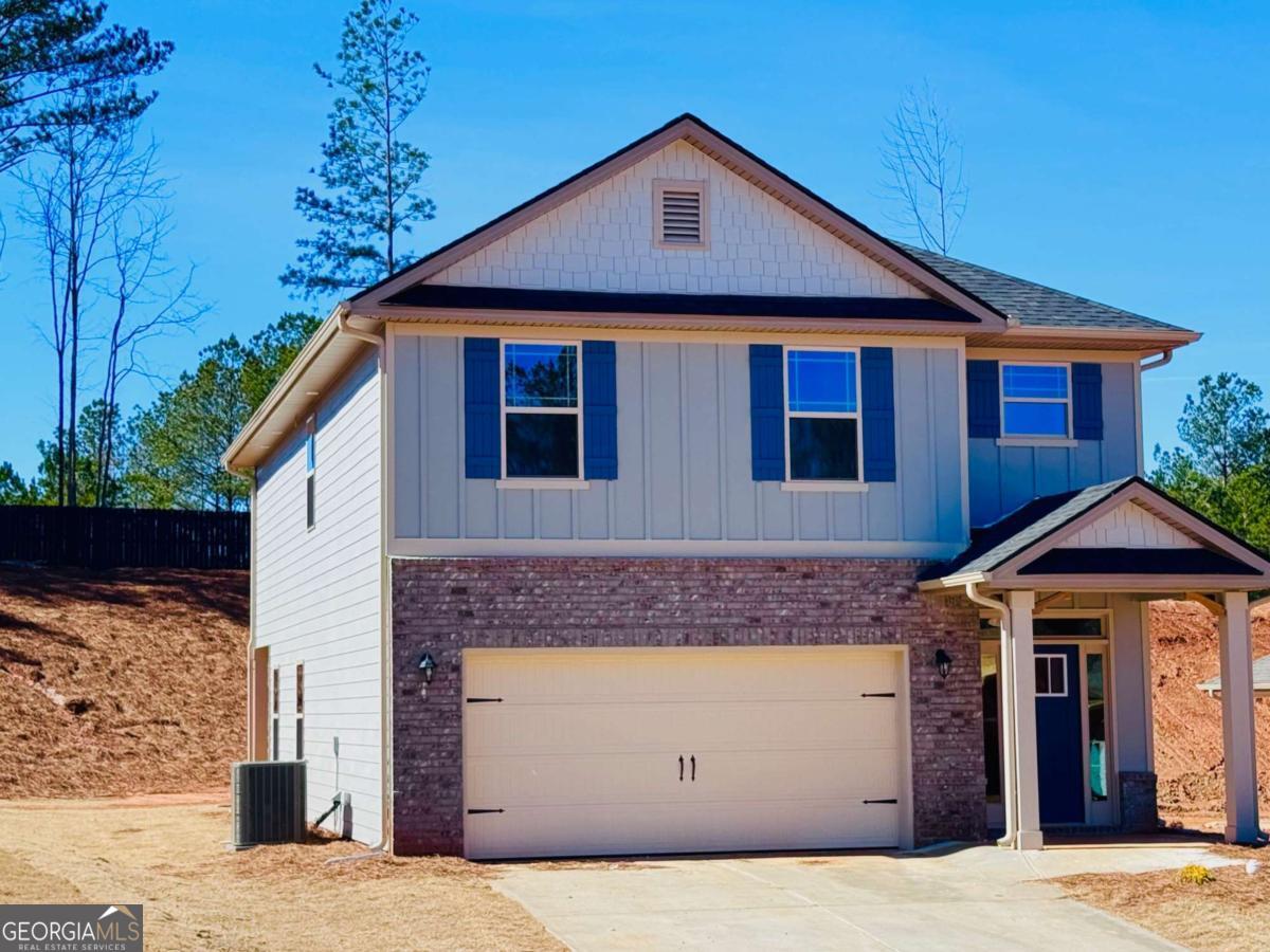 635 Forest WAY