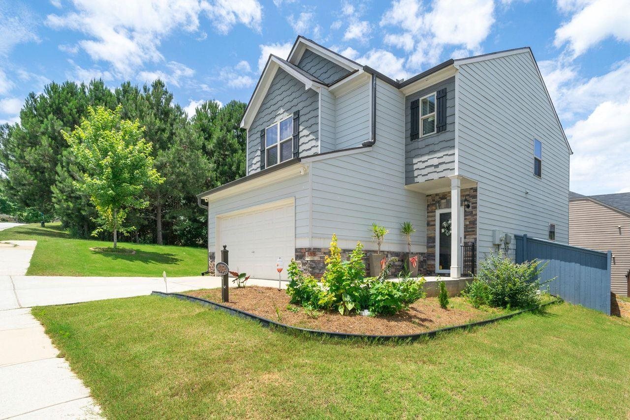 WELCOME HOME! Walk into this Cozy Beautiful Home featuring 4 bedrooms and 2 1/2 baths with Granite countertops, Stainless Steel appliances, and Hardwood floors on the main level. Enjoy your LARGE, fenced in backyard, perfect for kids, pets, and/or entertaining. This gem is located in the HIGHLY sought after subdivision, Lakeside Preserve, located only minutes from Campcreek marketplace, restaurants & shopping. LUXURY STYLE Amenities includes, Olympic Size Pool, Kid's Pool, Water Slide, Clubhouse, Fitness Center, 2 Basketball Courts, 2 Tennis Courts, Playground, & Lake.