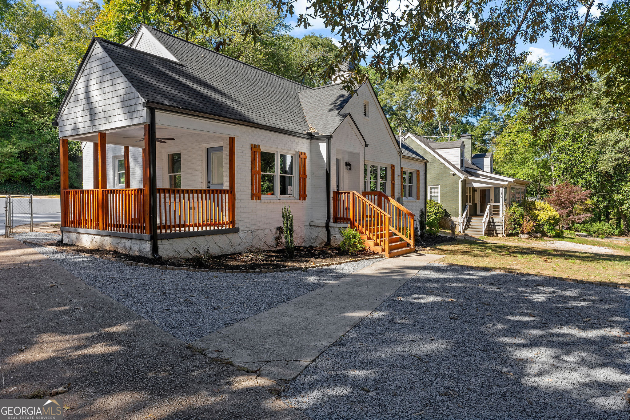 985 Columbia DR