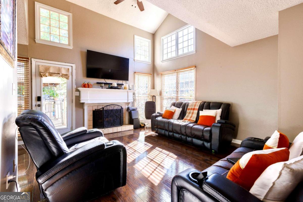 Wellcrest Twonhomes - Residential