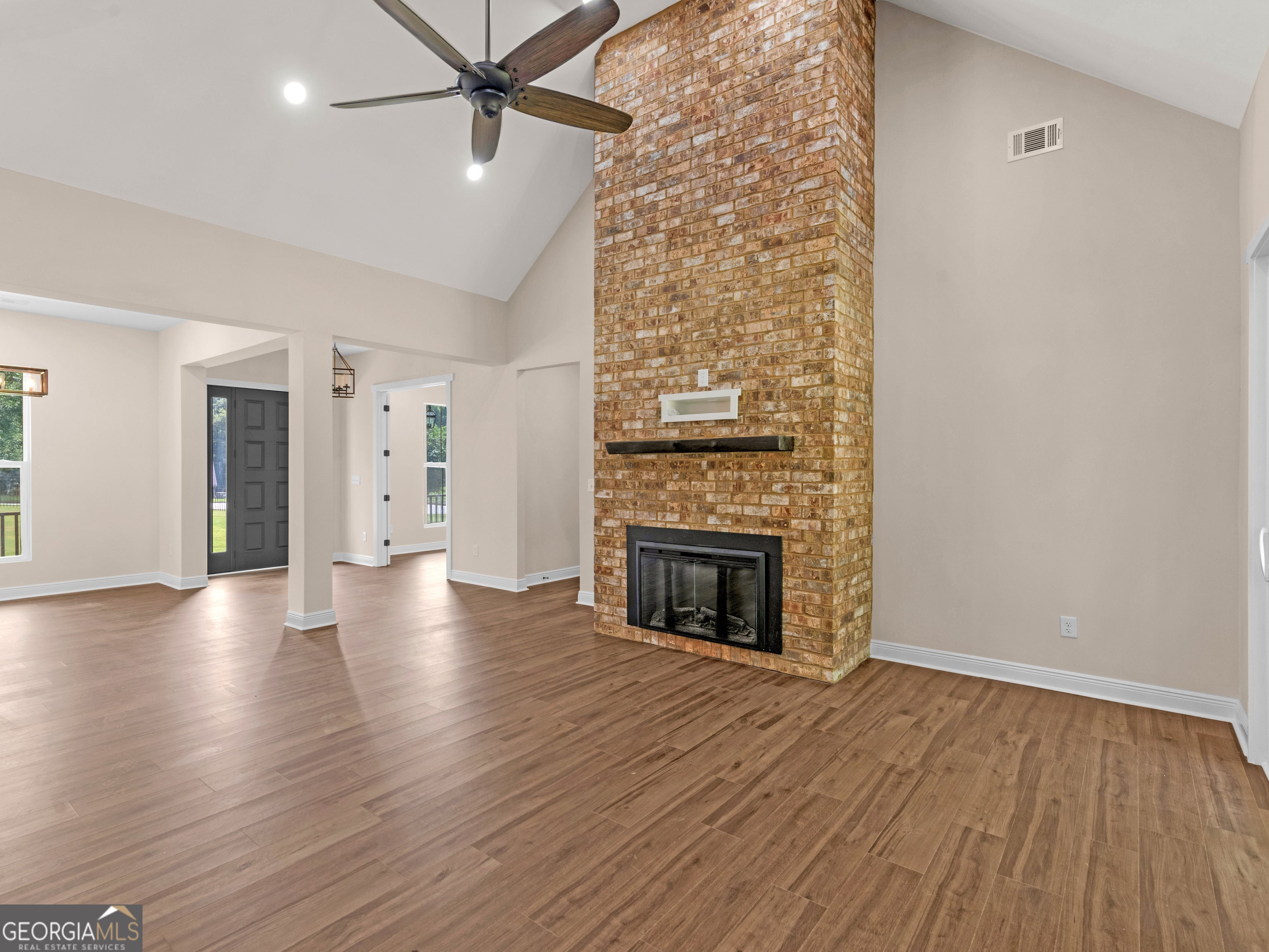 1019 Oakridge DR
