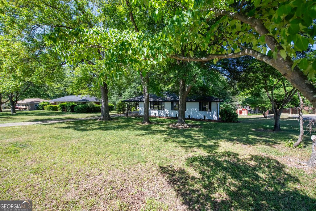 Photo of 6262 Melrose Drive, Douglasville, GA 30134 (MLS # 10760041)