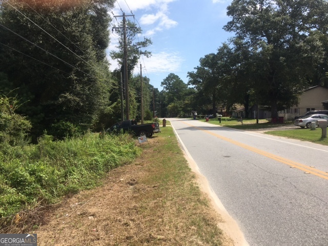 Nice level .68 acre building lot conveniently located in regards to downtown Macon, and Gray. County water and sewer are available at the road. This is an ideal location to build your dream home, or a great place to put a rental home to generate a steady revenue stream. Either way this is a great deal, and won't last long, so call today before this one gets away!