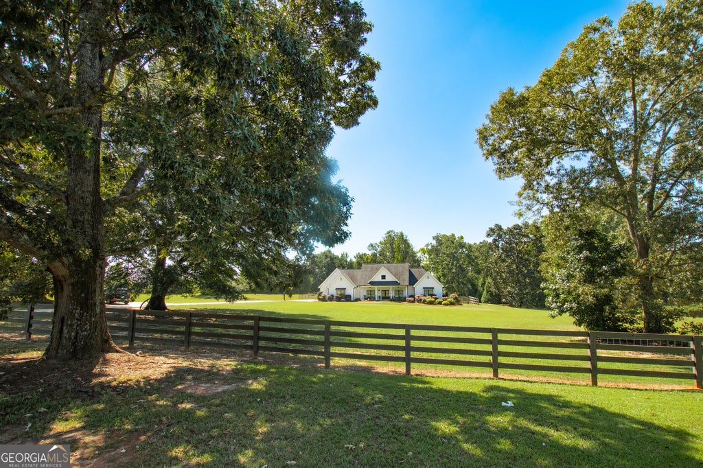 Photo of 2007 Tallassee Road, Statham, GA 30666 (MLS # 10846744)