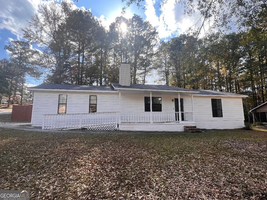 Charming Corner lot 3-Bedroom 2 bath Ranch with two car-garage, NEW ROOF, with INTERIOR and EXTERIOR freshly paint, new fenced back yard with a deck for barbecue or gathering. This home offers comfortable living space as you walk-in with open concept plan living room with a fireplace, eat in large kitchen. Master bedroom has large walk-in closet. Owner has recently remodeled two bathrooms and a new back yard fence a year ago. Home is close to I-75, grocery store and many restaurants.