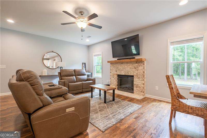 719 Fairview RD