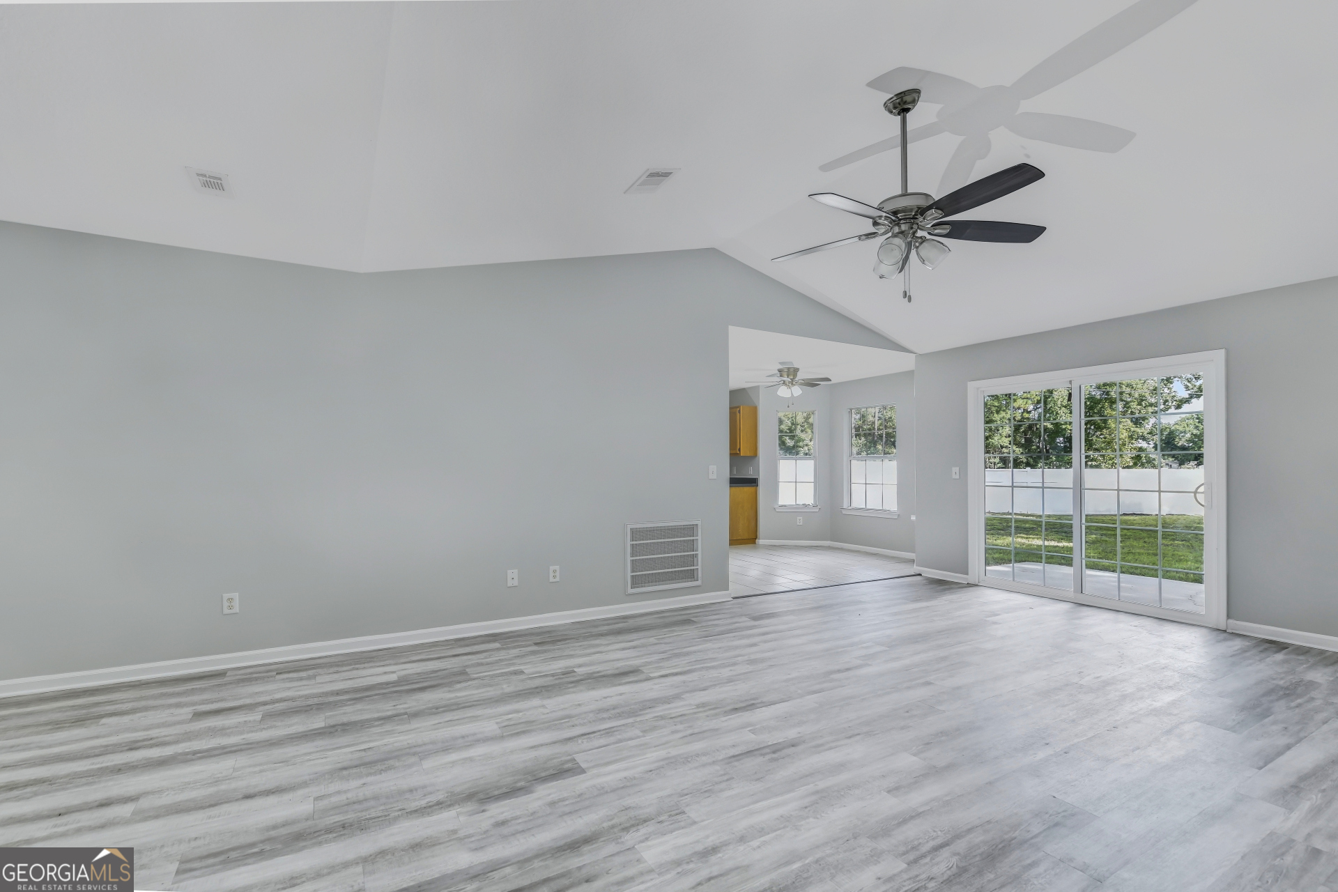 201 Royal Acres CIR