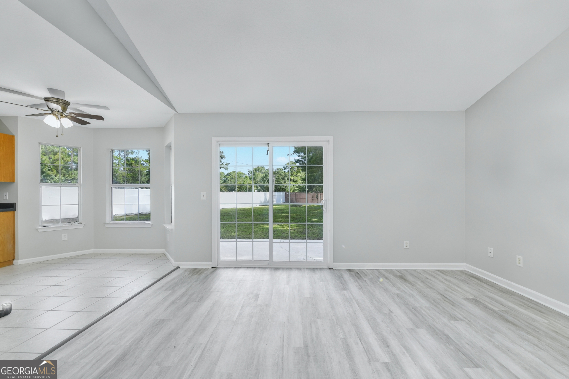 201 Royal Acres CIR