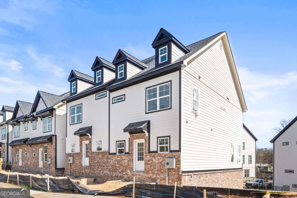 Photo of 1965 Hollywood Road NW #19, Atlanta, GA 30318 (MLS # 10684652)