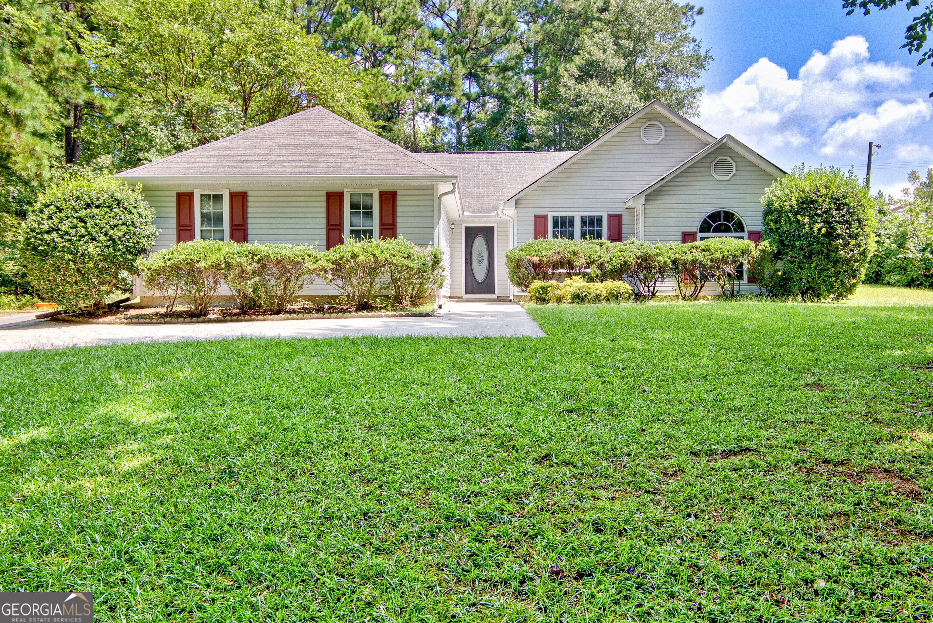 "Beautiful 3-bedroom, 2-bath ranch offering 1,437 square feet of bright, open living space. Highlights include vaulted ceilings, Primary suite features a garden tub and separate shower for spa-like comfort.", a screened porch, and a generous private lot. Located in a top-rated school district." AK bout on
