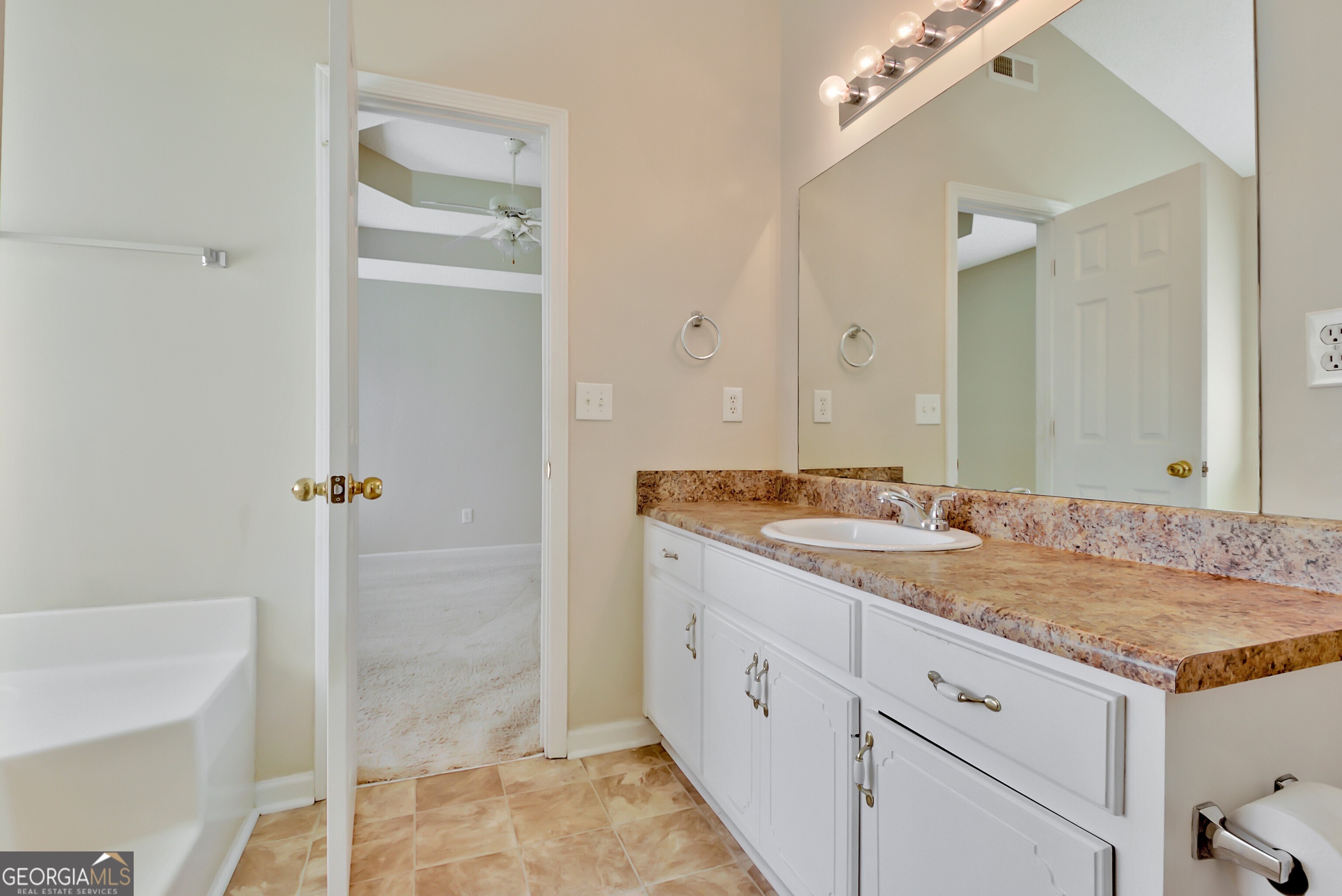 Newnan, Georgia 30263, United States, 3 Bedrooms Bedrooms, ,2 BathroomsBathrooms,Residential,Active,184105