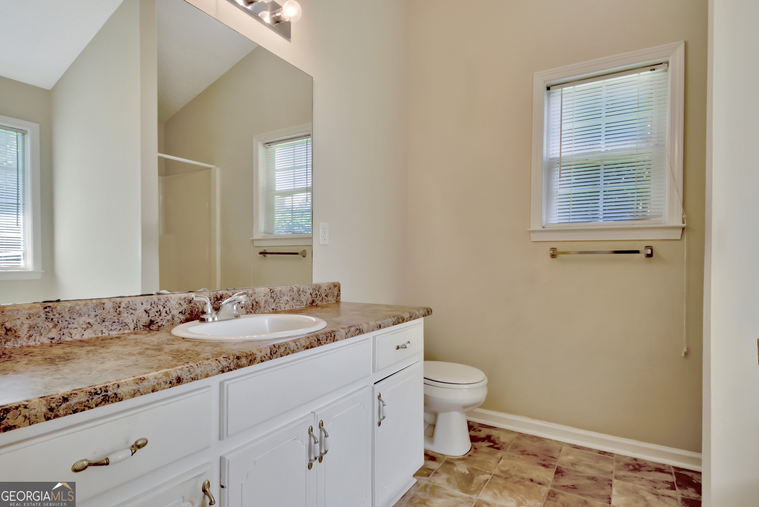 Newnan, Georgia 30263, United States, 3 Bedrooms Bedrooms, ,2 BathroomsBathrooms,Residential,Active,184105