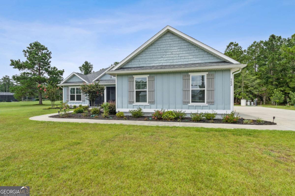 752 Catfish Landing CIR