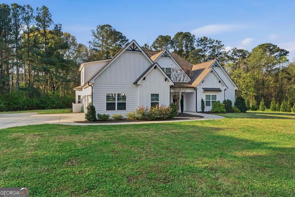 Photo of 1058 Lawshe Road, Senoia, GA 30276 (MLS # 10721268)