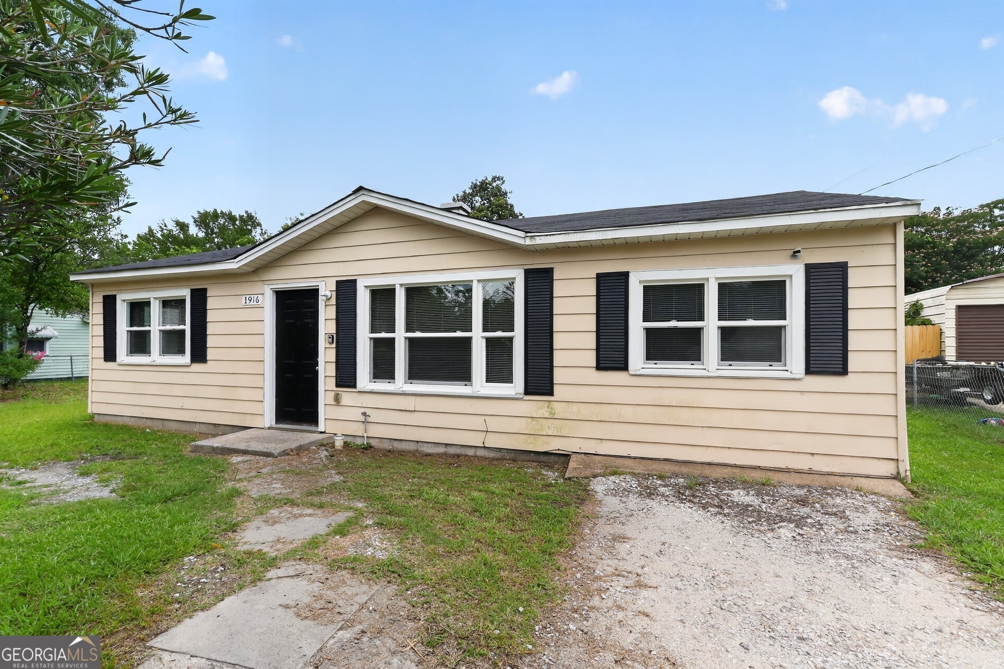 1916 Moore RD
