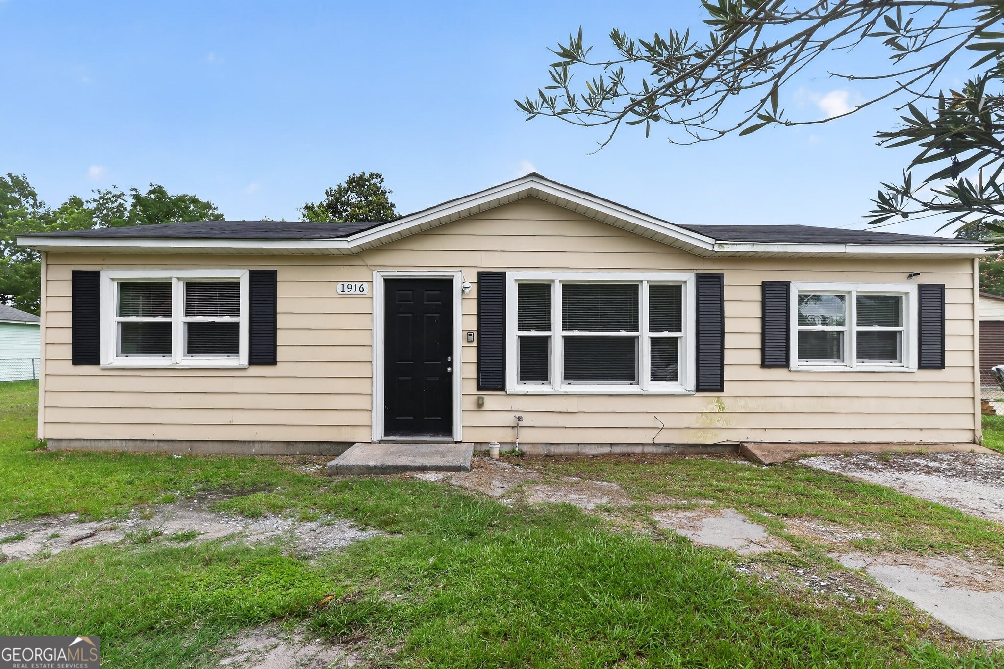 1916 Moore RD