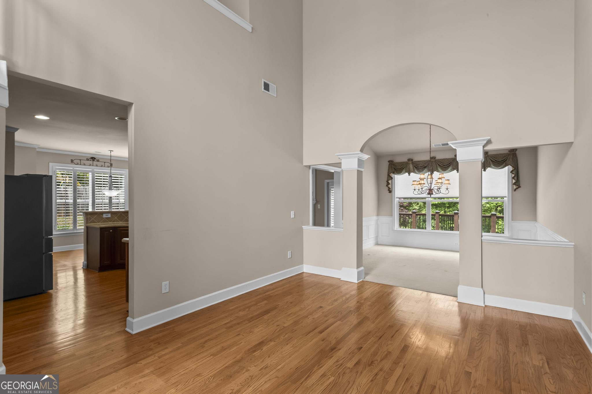 214 Woodview LN