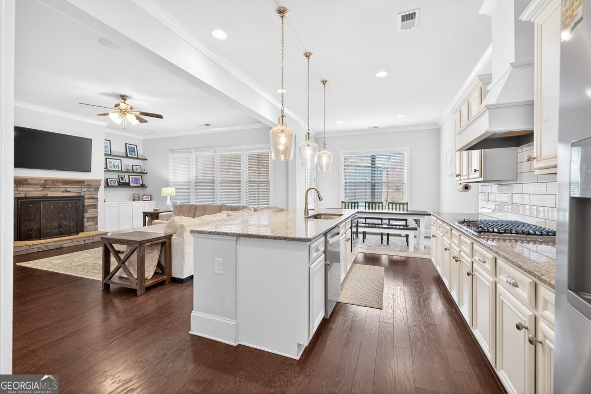 3302 Stone Point WAY