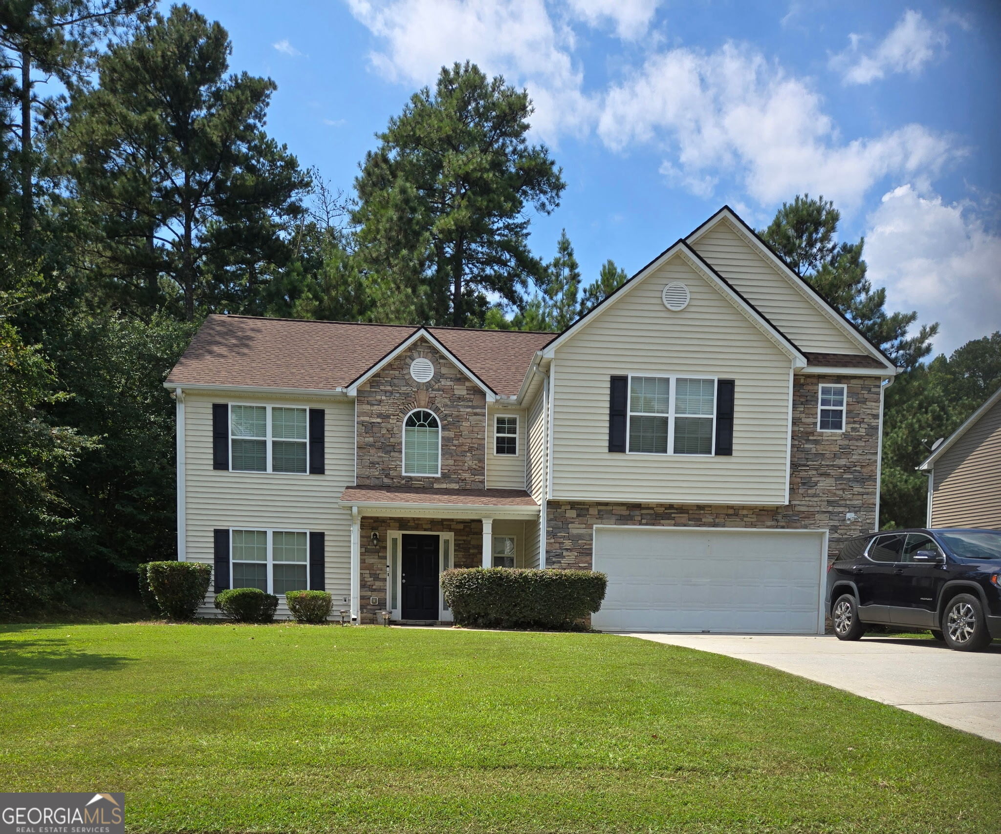 4BR/2.5BA Spacious home on large level lot. All rooms are spacious with generous closet space. Master with 72 inch double vanity, separate garden tub and Porcelain tiled shower. Spacious laundry room. Formal living room and dining room. Family room with stacked stone fireplace. Huge eat in kitchen. 3 year old water heater and 3 year old roof. Rocking chair front porch and patio in private back yard complete the exterior.