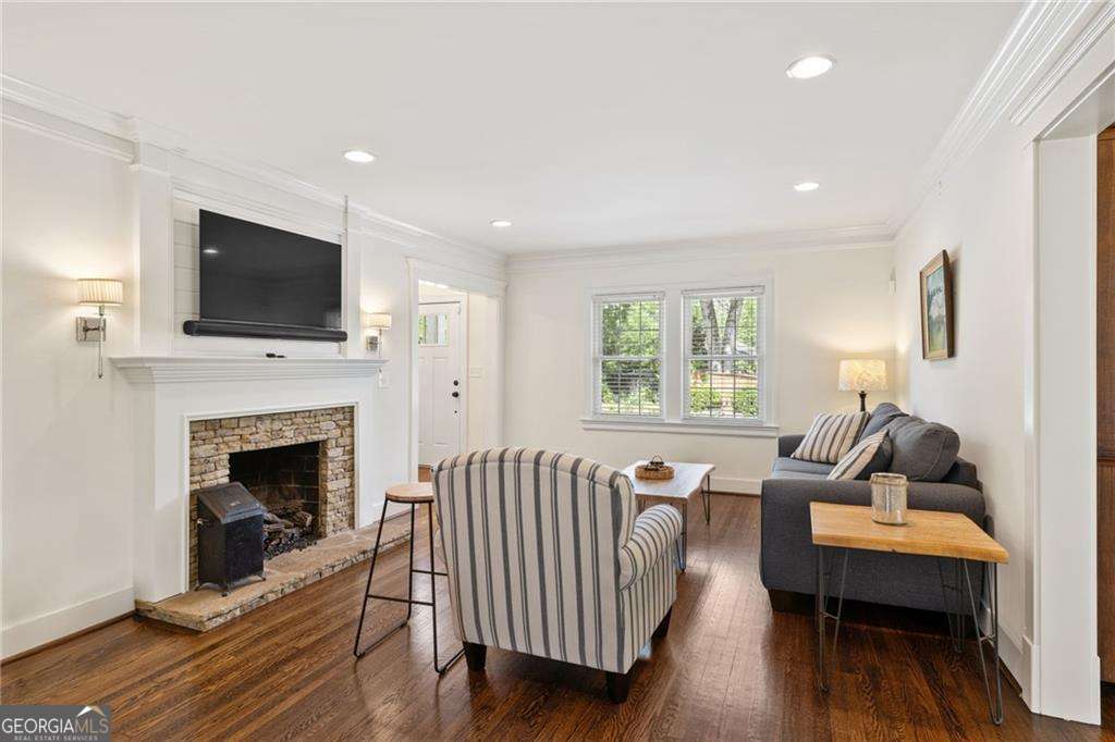 320 Dickerson RD NE