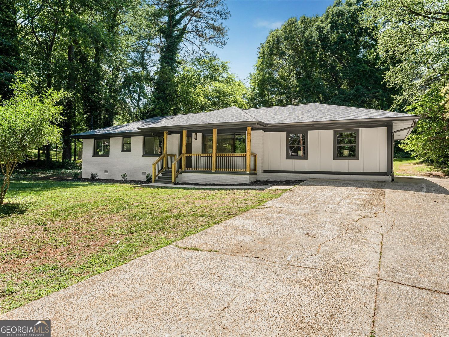 5572 Andrew DR