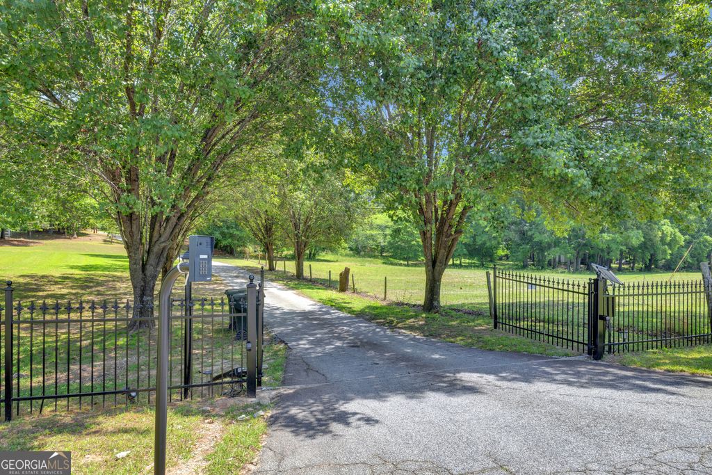 Photo of 3442 Skyland Drive, Loganville, GA 30052 (MLS # 10771996)