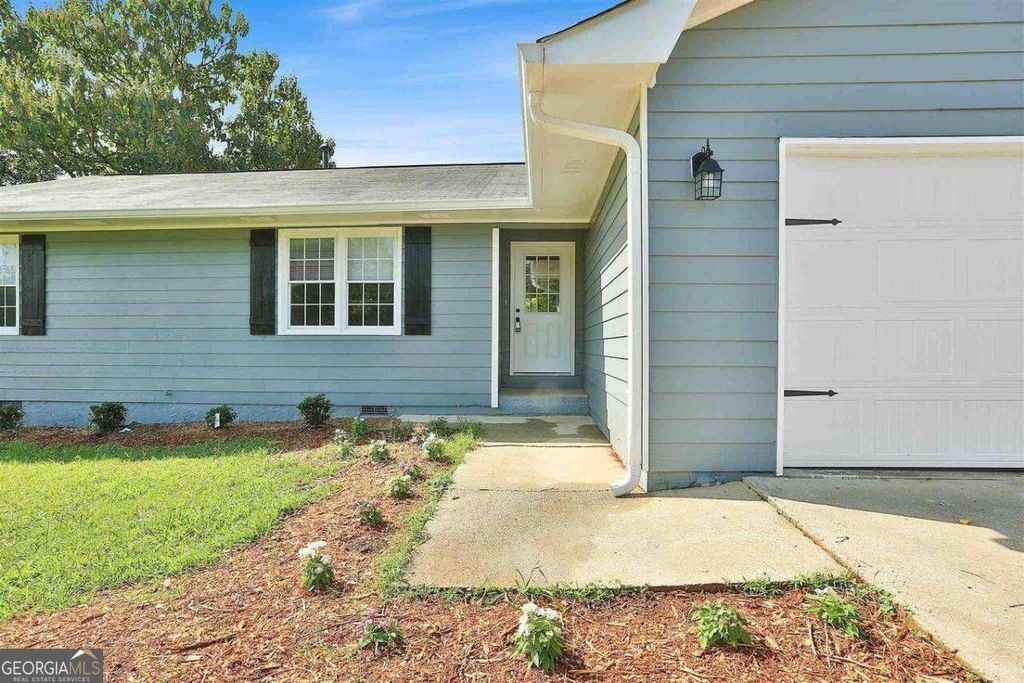 Photo of 180 Nectarine Drive, Newnan, GA 30265 (MLS # 10730514)