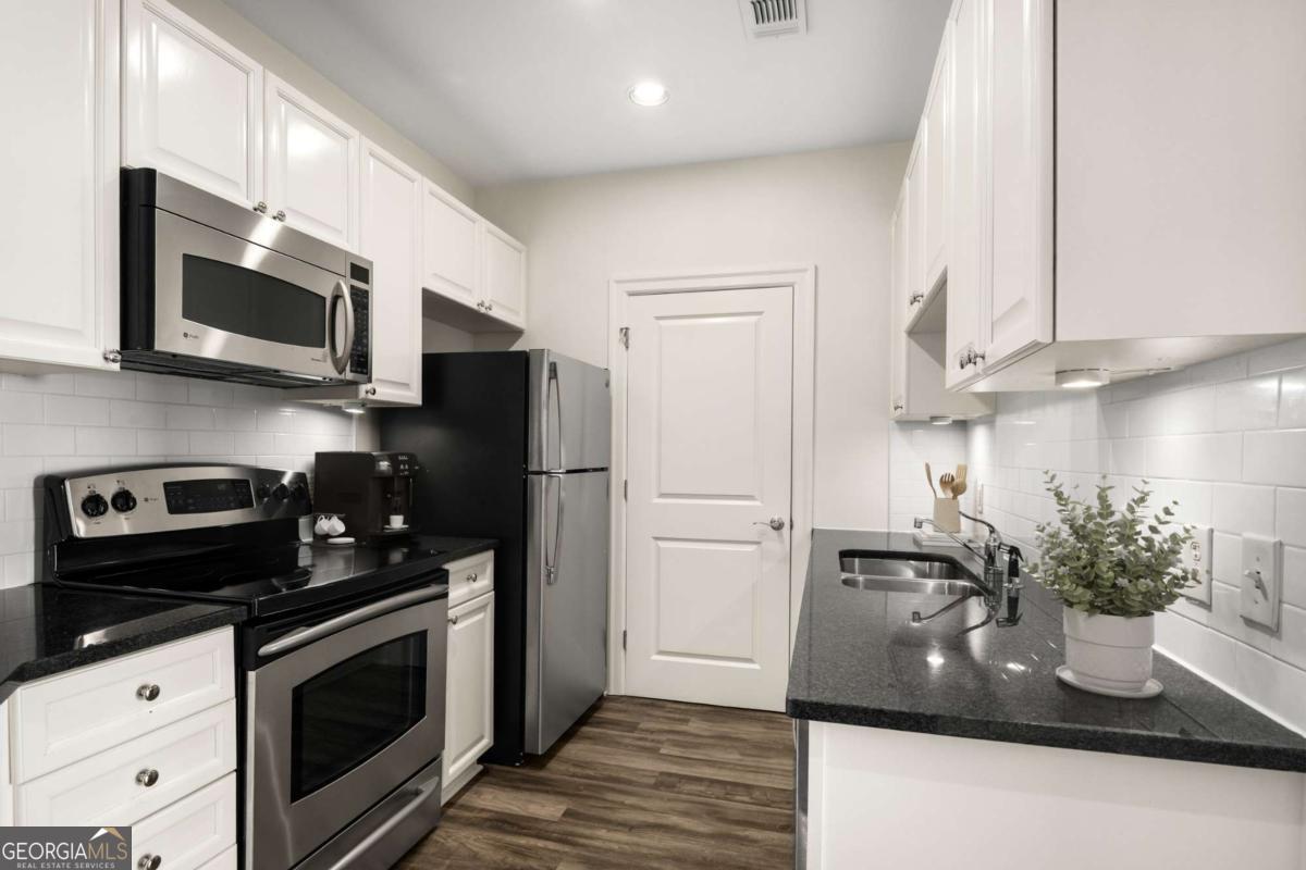 325 E Paces Ferry RD NE 1704
