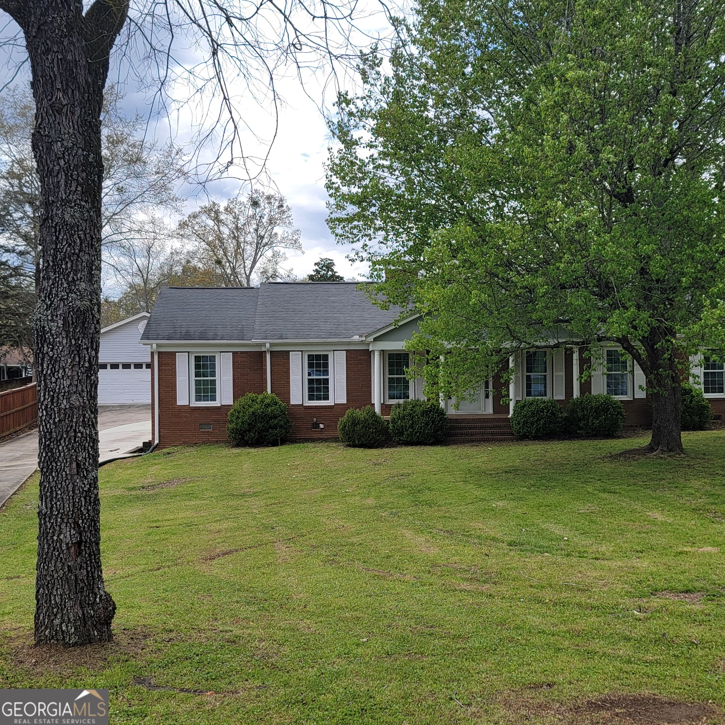 View Elberton, GA 30635 house