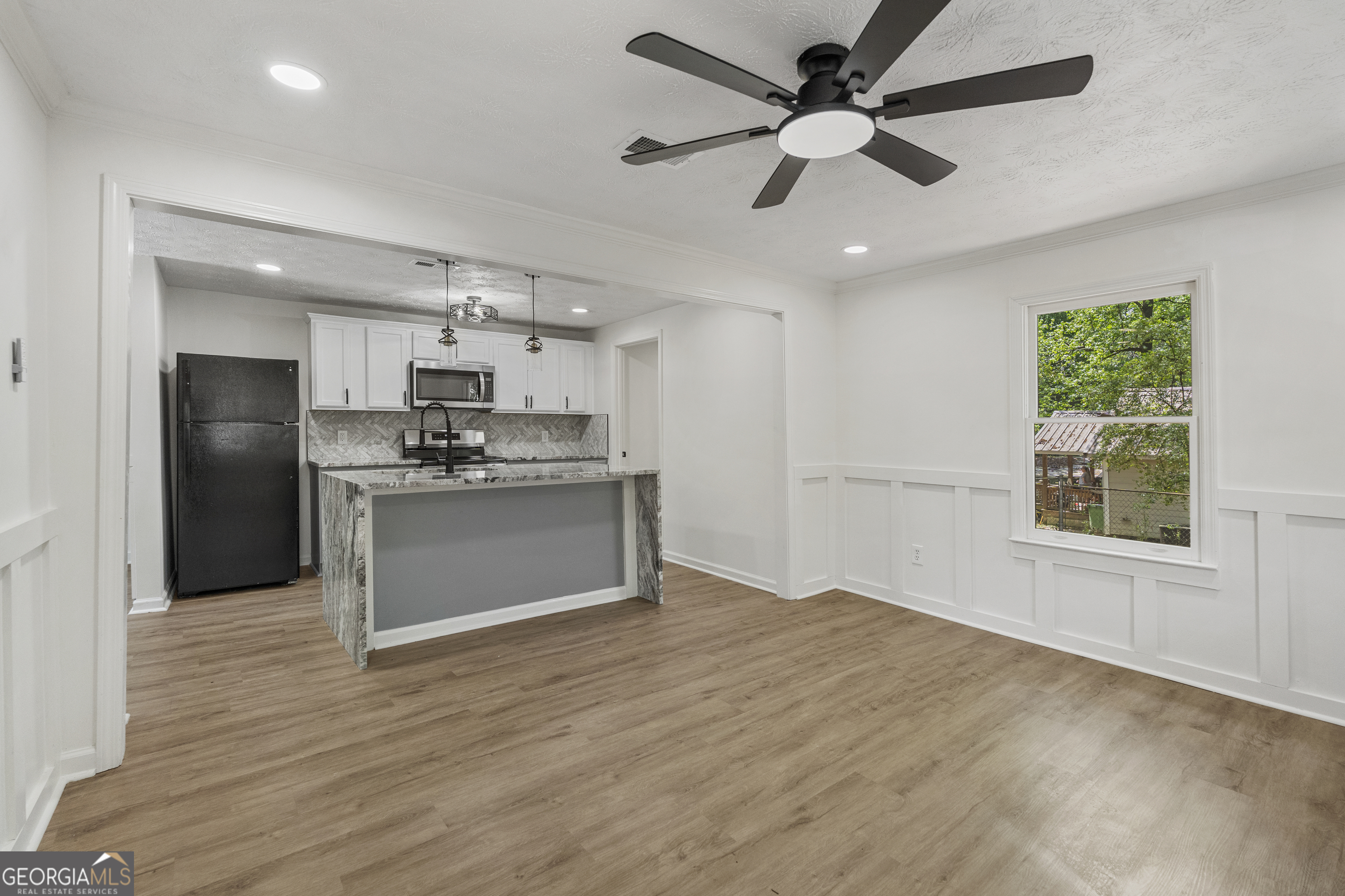 5740 Springhill Avenue