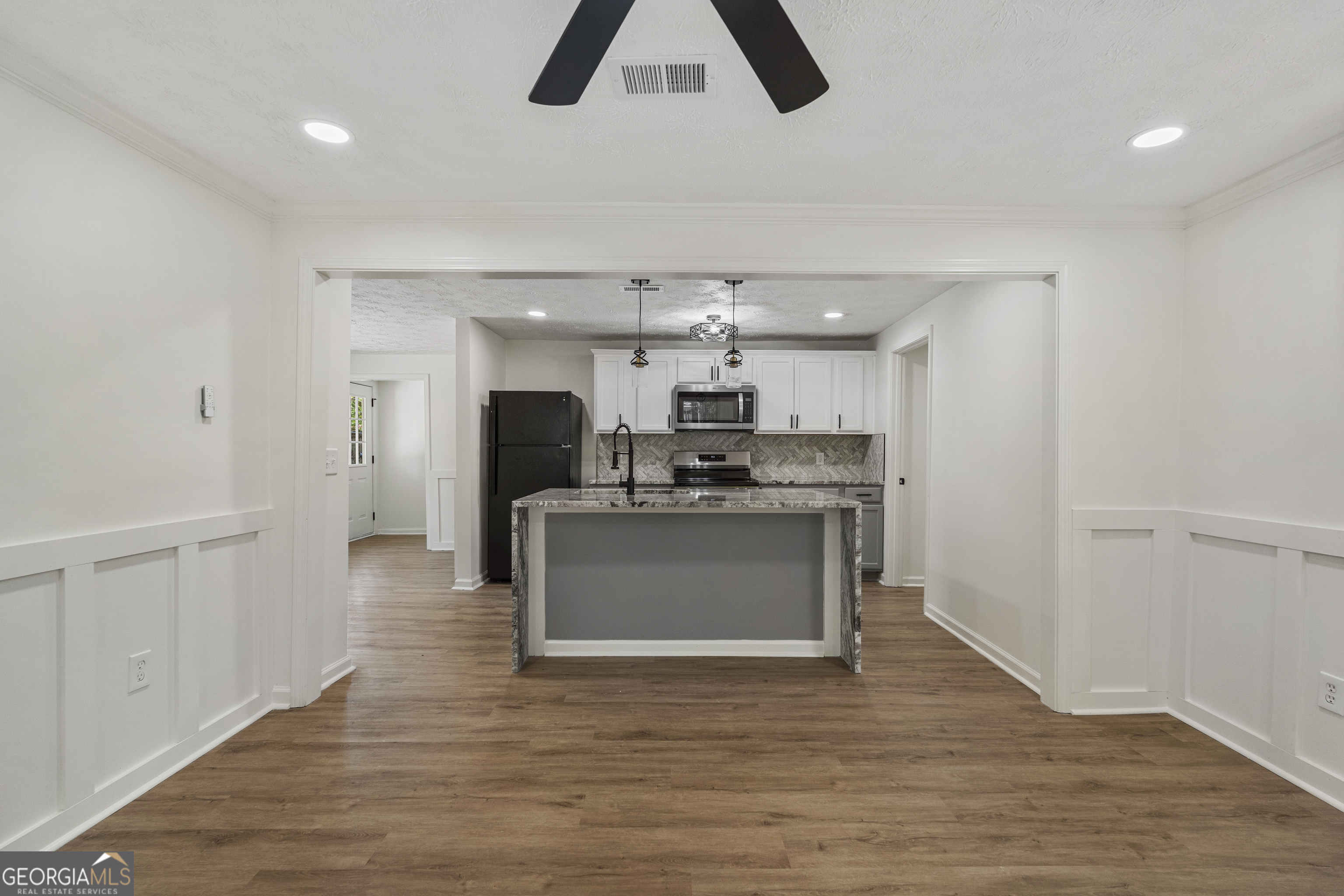 5740 Springhill Avenue