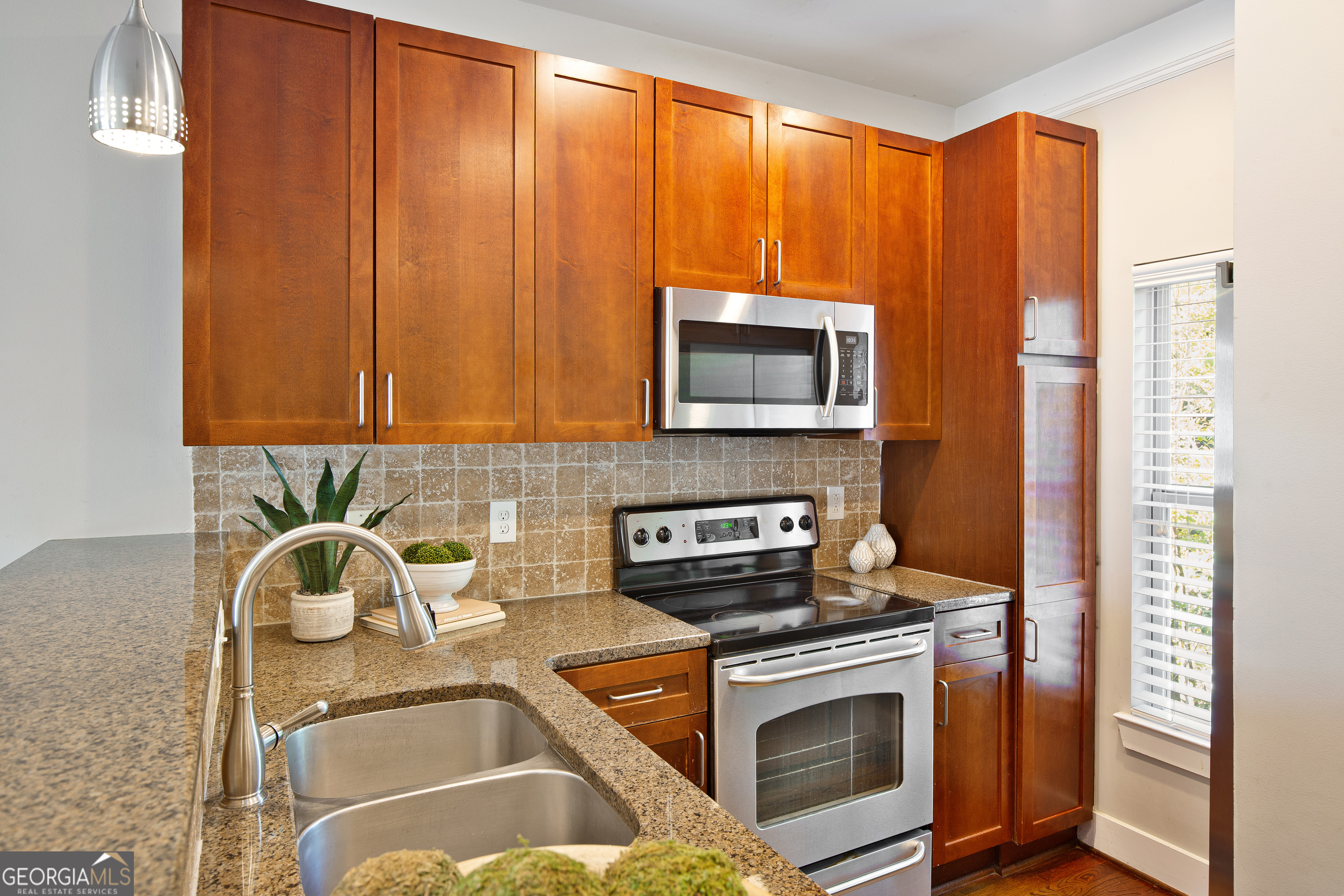 220 Semel CIR NW 138