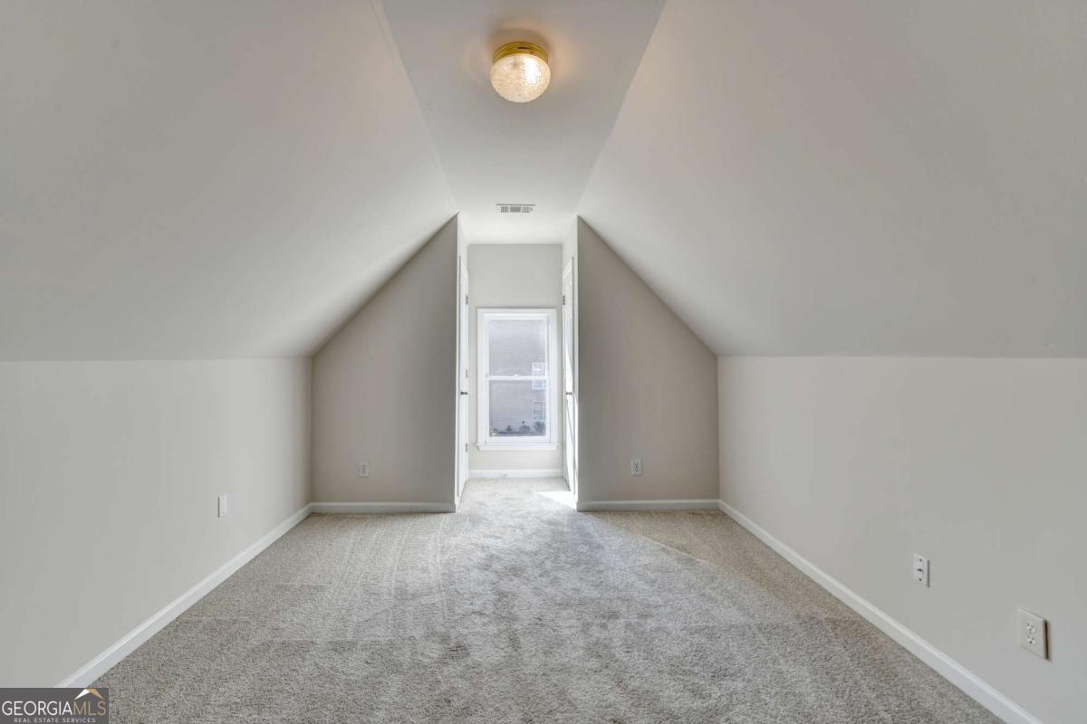St.Charles /square - Residential