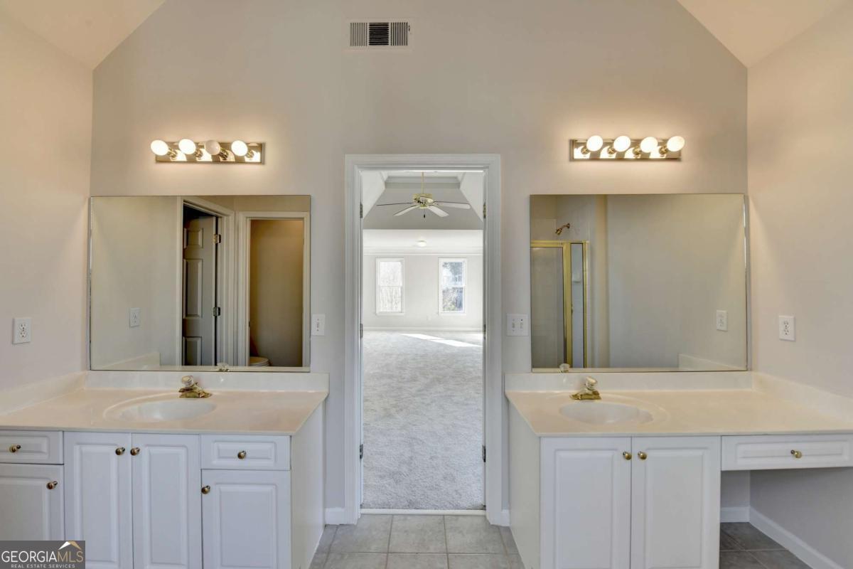 St.Charles /square - Residential