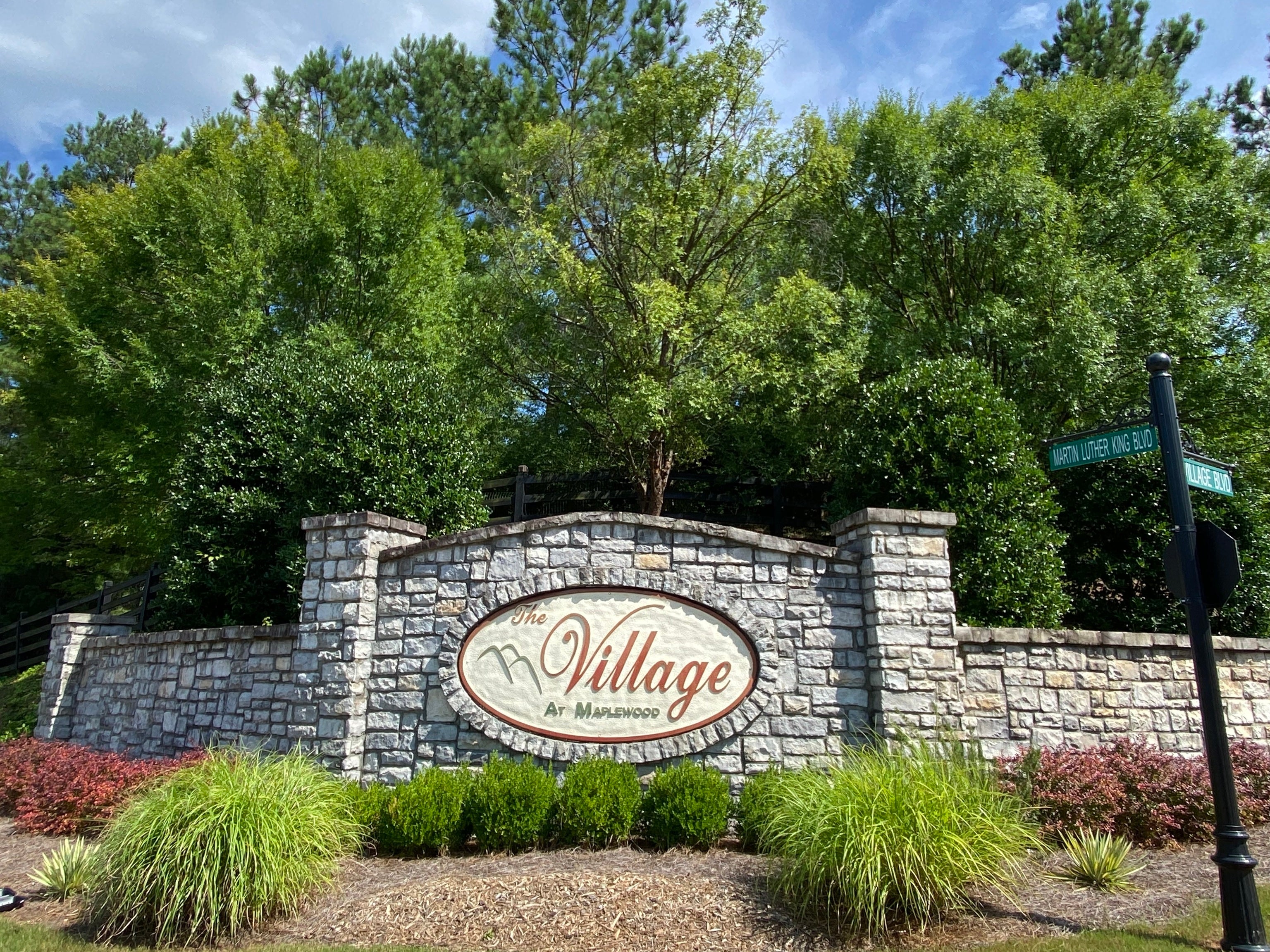 2001 Village BLVD SE