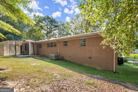 A home in Toccoa