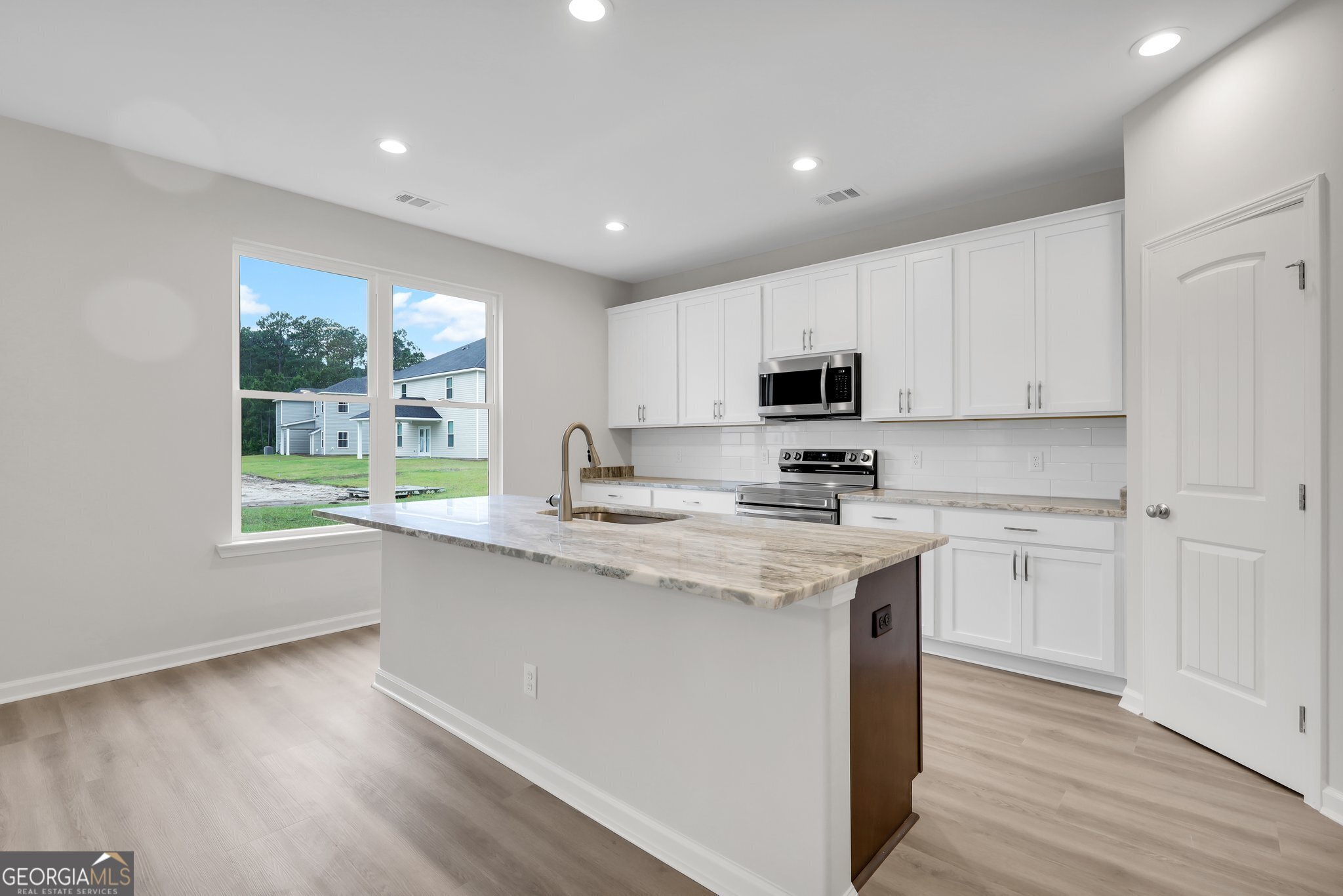 311 Longshore DR