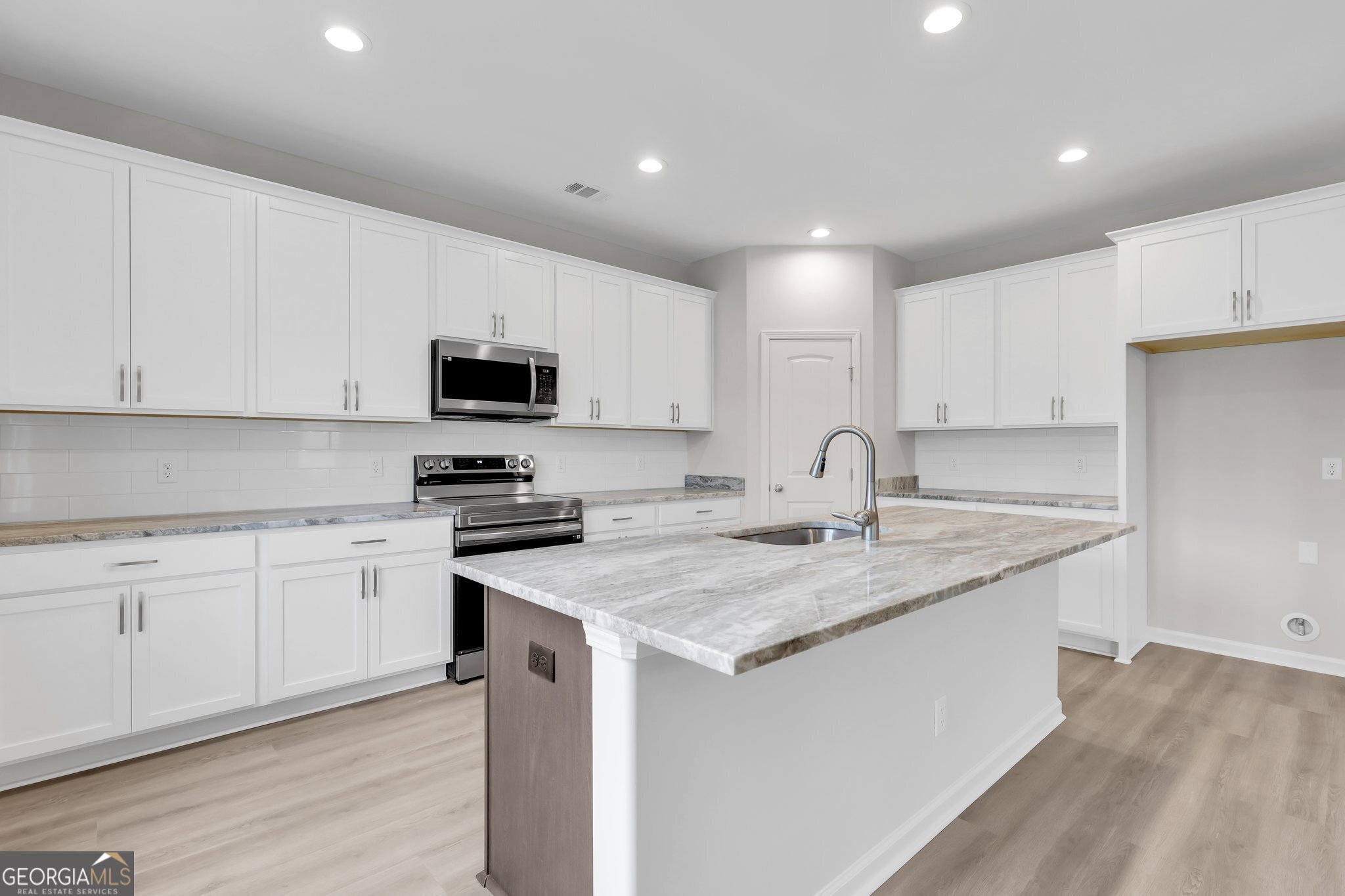 311 Longshore DR