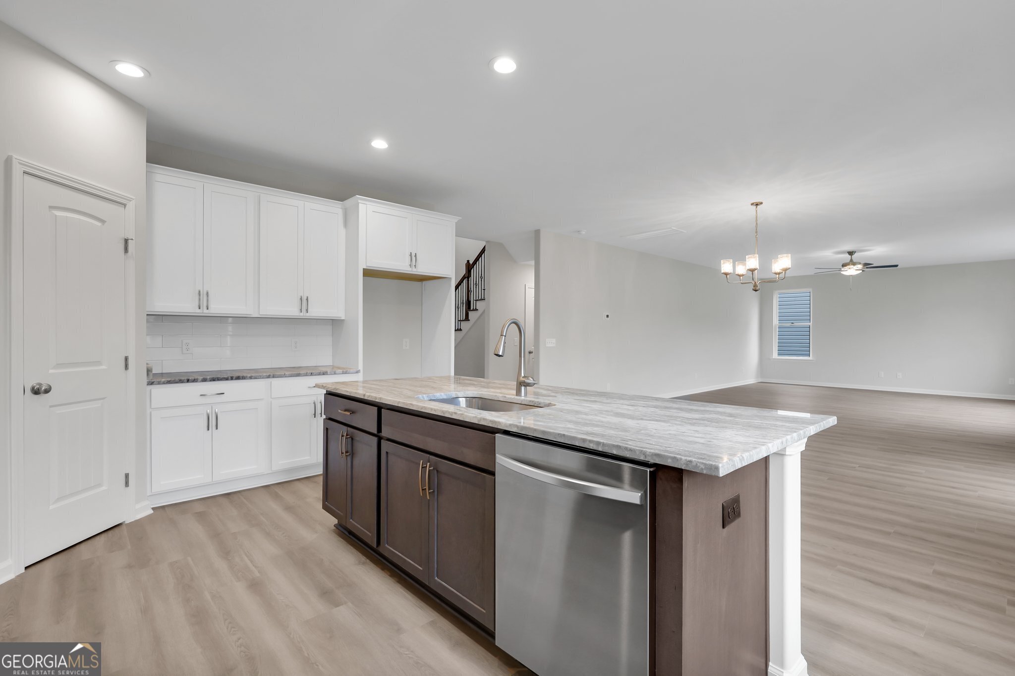 311 Longshore DR