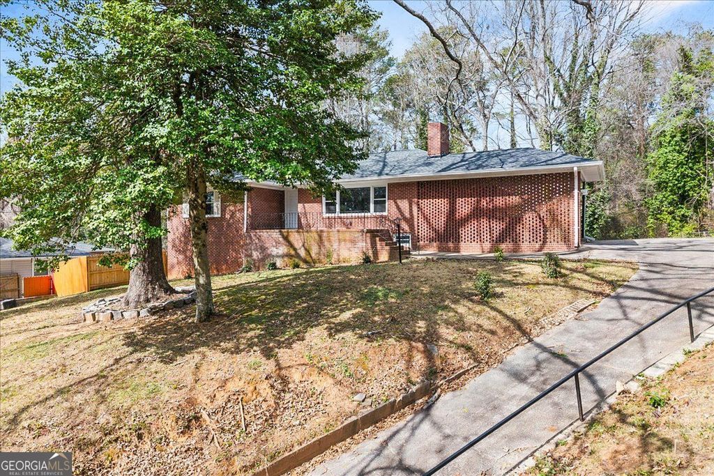 Photo of 2763 Baker Ridge Drive NW, Atlanta, GA 30318 (MLS # 10706837)