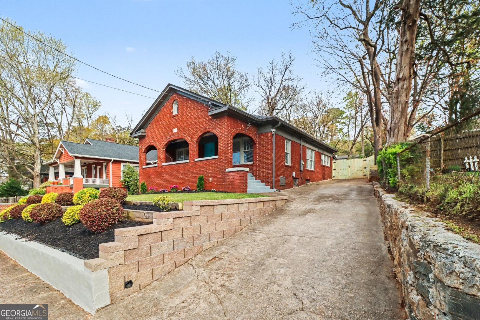 958 United AVE SE