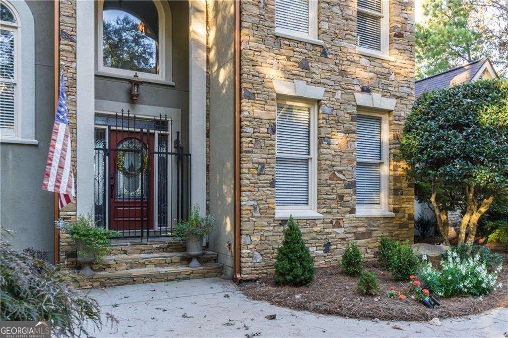 Photo of 2819 Point Overlook, Gainesville, GA 30501 (MLS # 10656134)