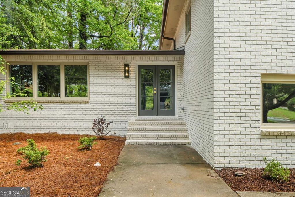 Photo of 2820 Ponderosa Circle, Decatur, GA 30033 (MLS # 10774280)