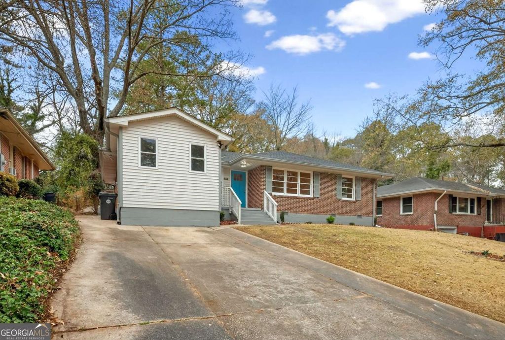 Photo of 2907 Cloverhurst Drive, Atlanta, GA 30344 (MLS # 10661607)