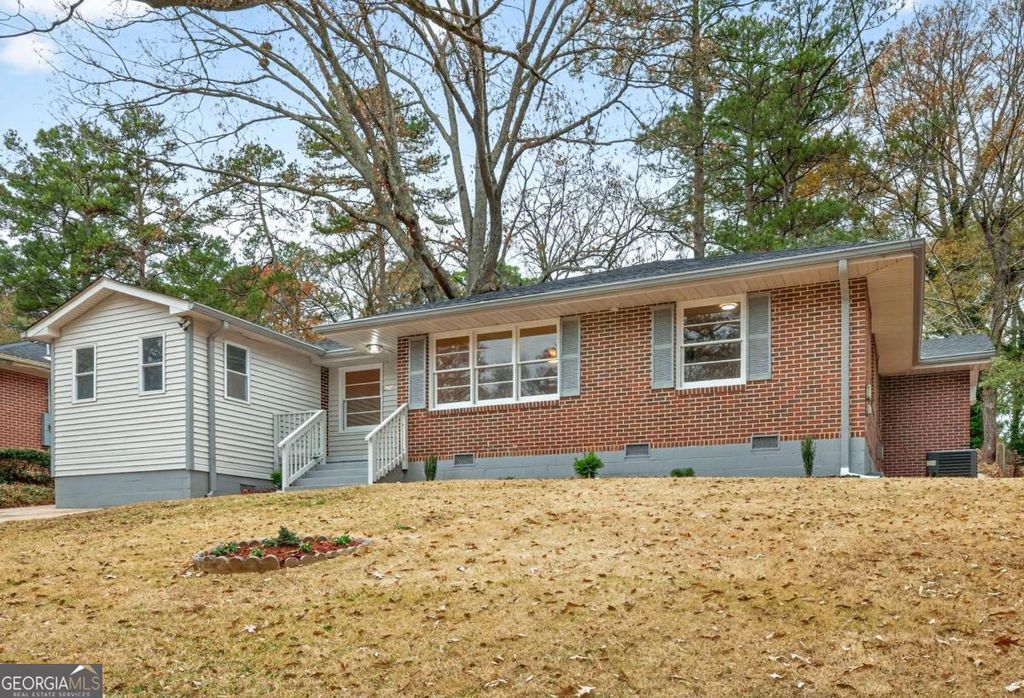 Photo of 2907 Cloverhurst Drive, Atlanta, GA 30344 (MLS # 10661607)