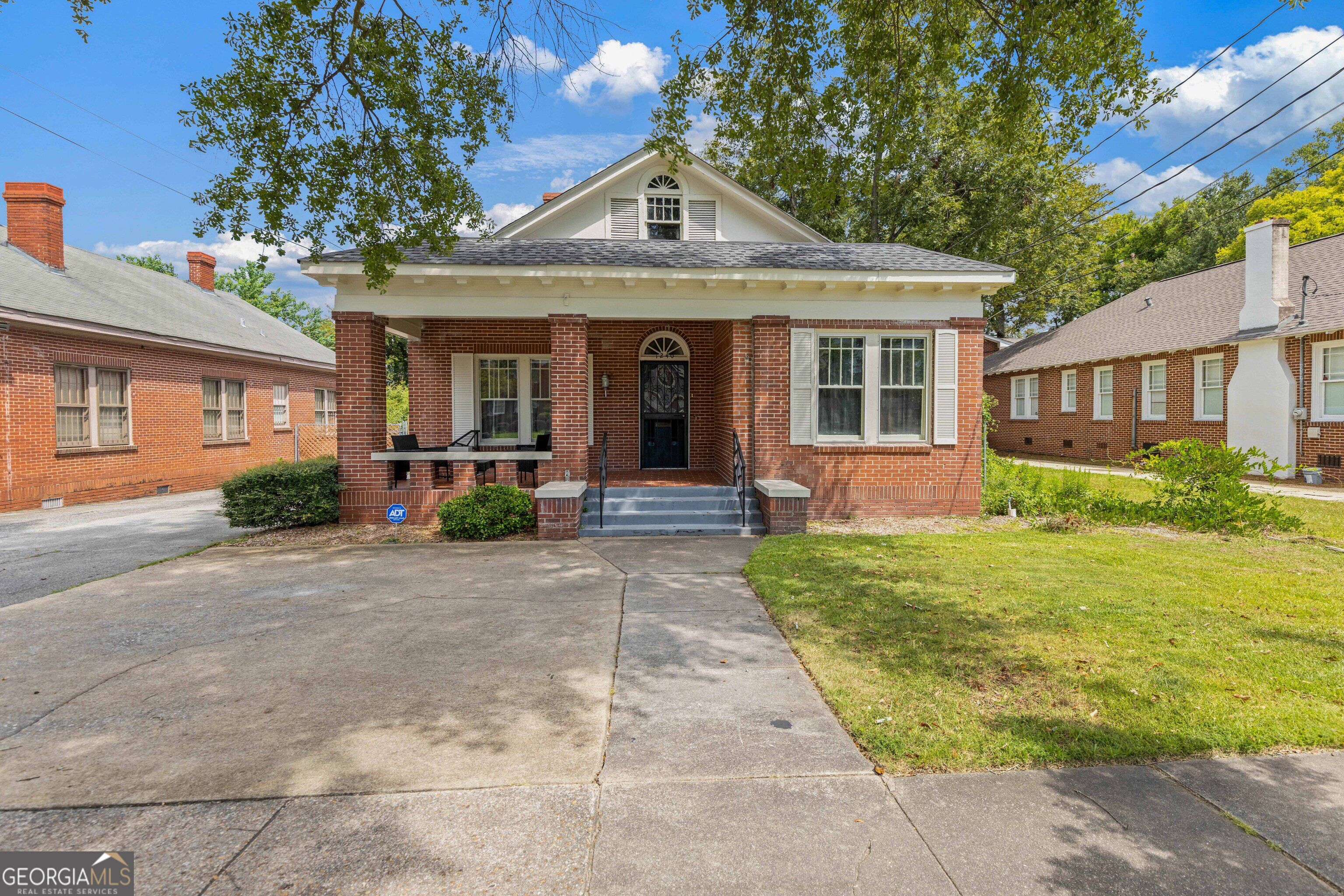 1240 Peacock AVE