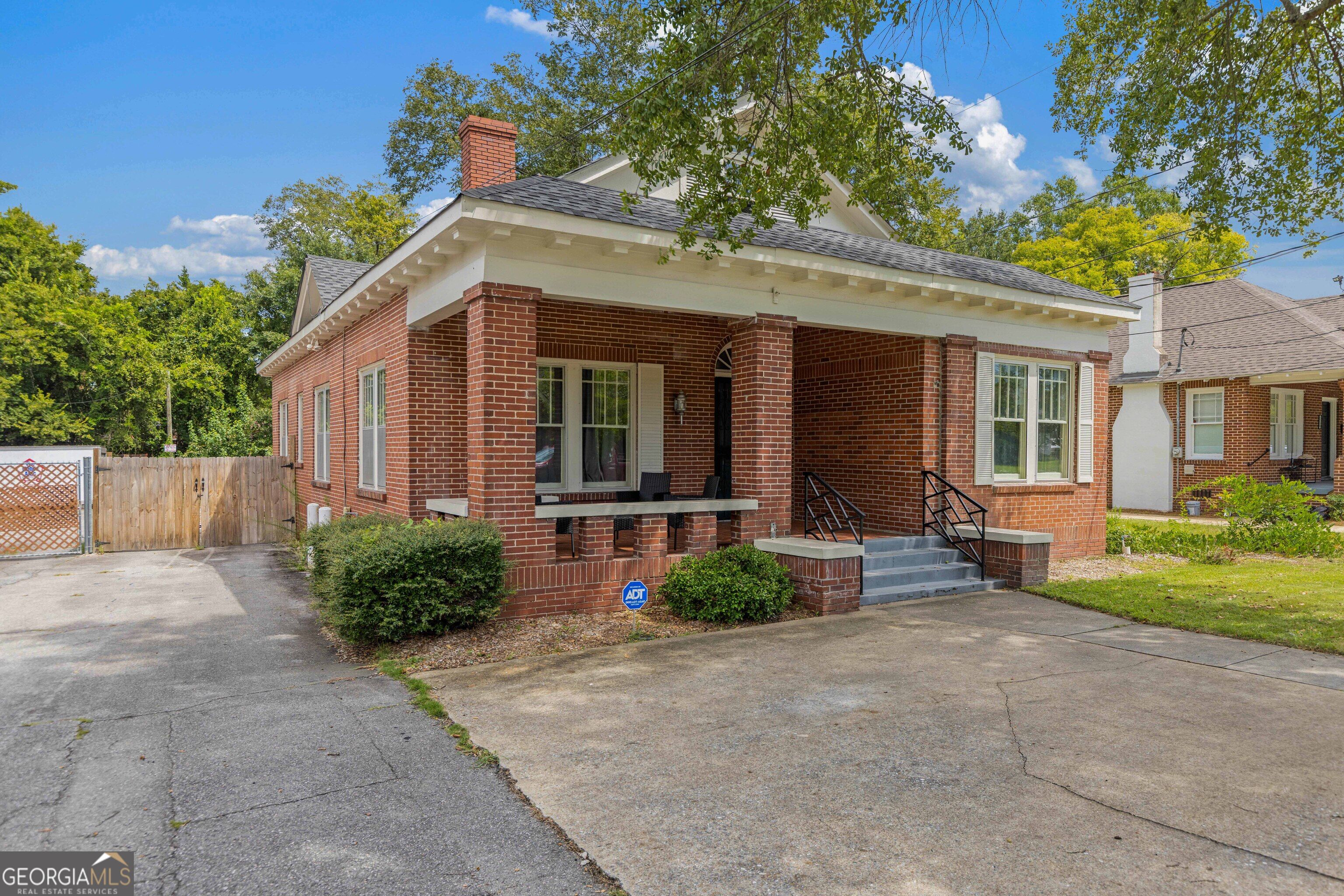 1240 Peacock AVE