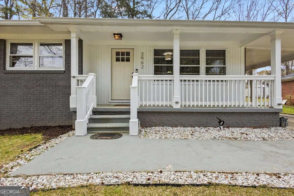 Photo of 3962 Cornell Boulevard SW, Atlanta, GA 30331 (MLS # 10715526)