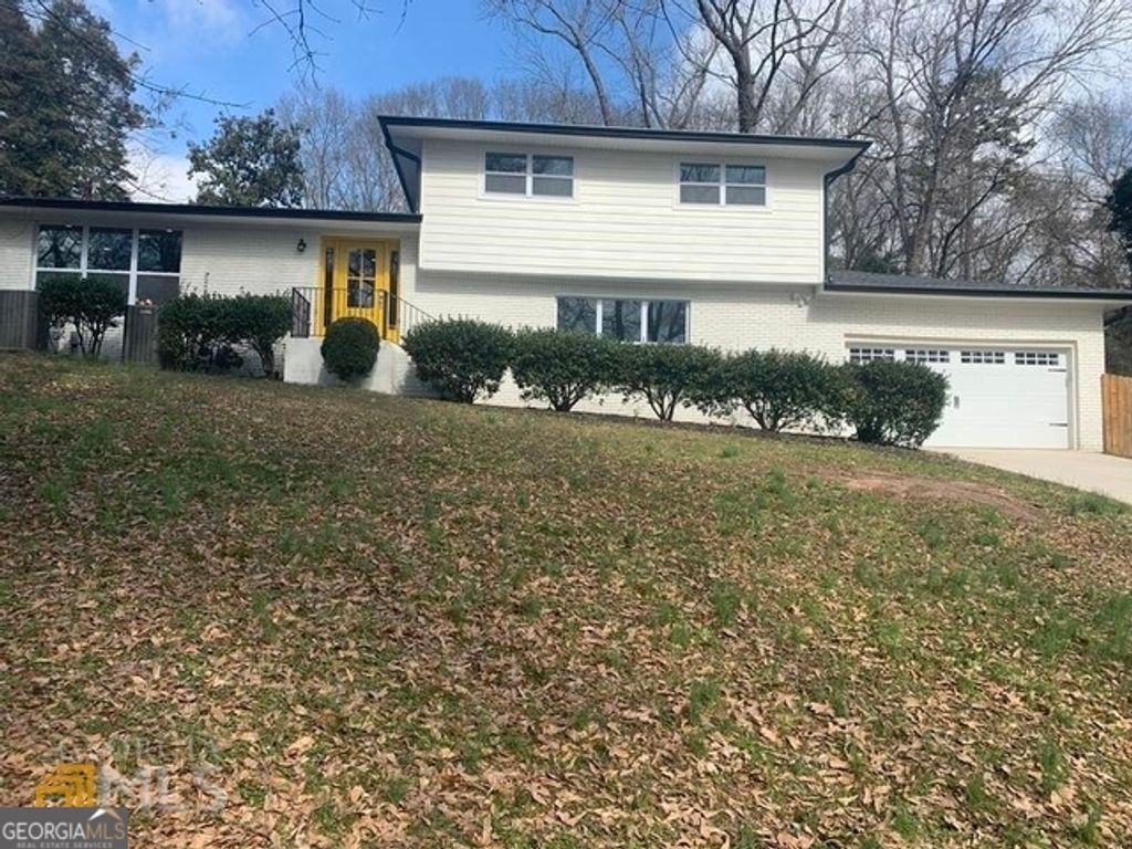 Photo of 3102 Edgewater Drive, Gainesville, GA 30501 (MLS # 10794953)
