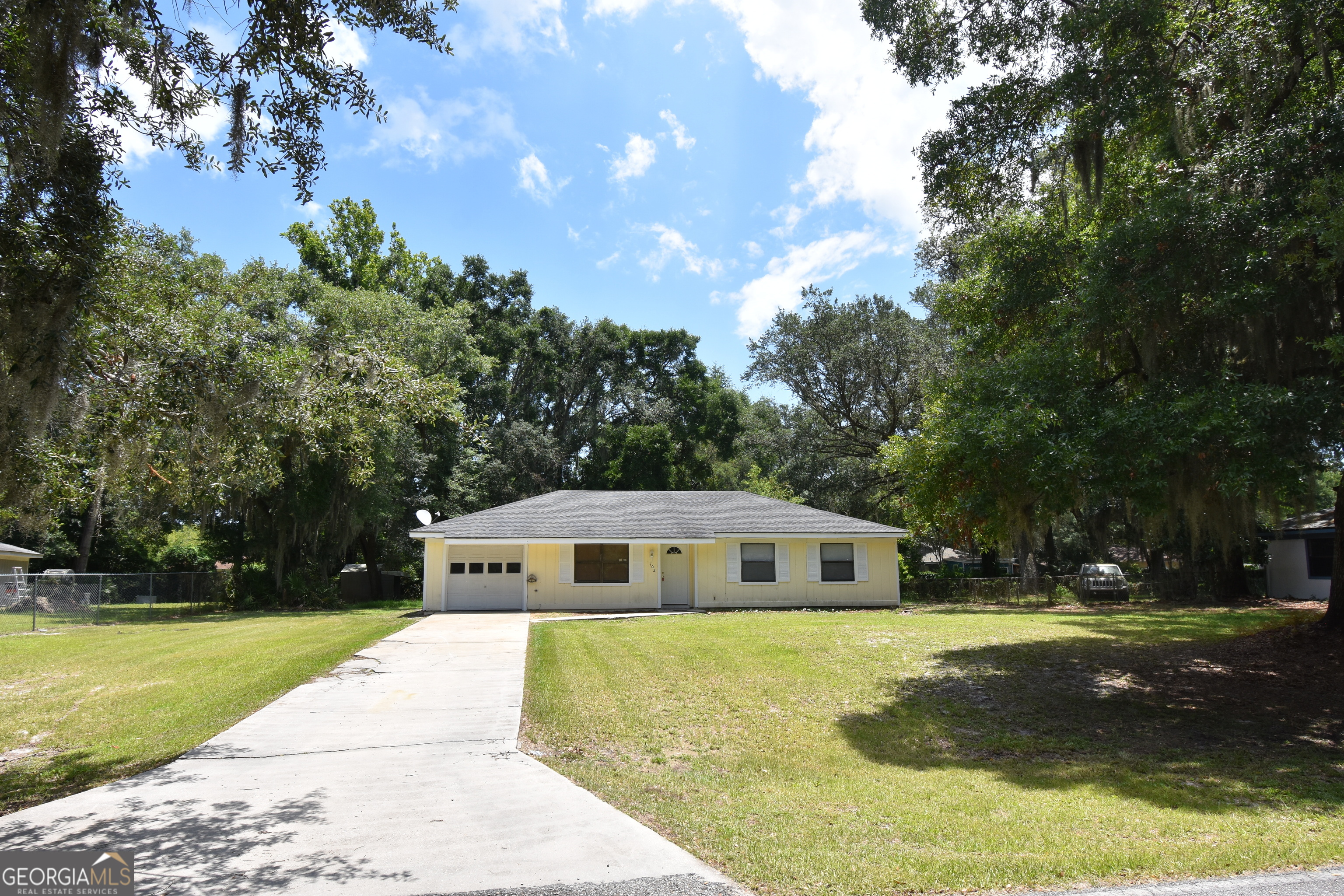 Looking for no city taxes? This is it and its now ready with brand new kitchen appliances, new septic system, new plumbing has been changed over to Pex system. So its ready for you to move in. Home has a large fenced back yard & Screened in porch, sits on over 1/3 of an acre and is now ready for a new owner to enjoy.